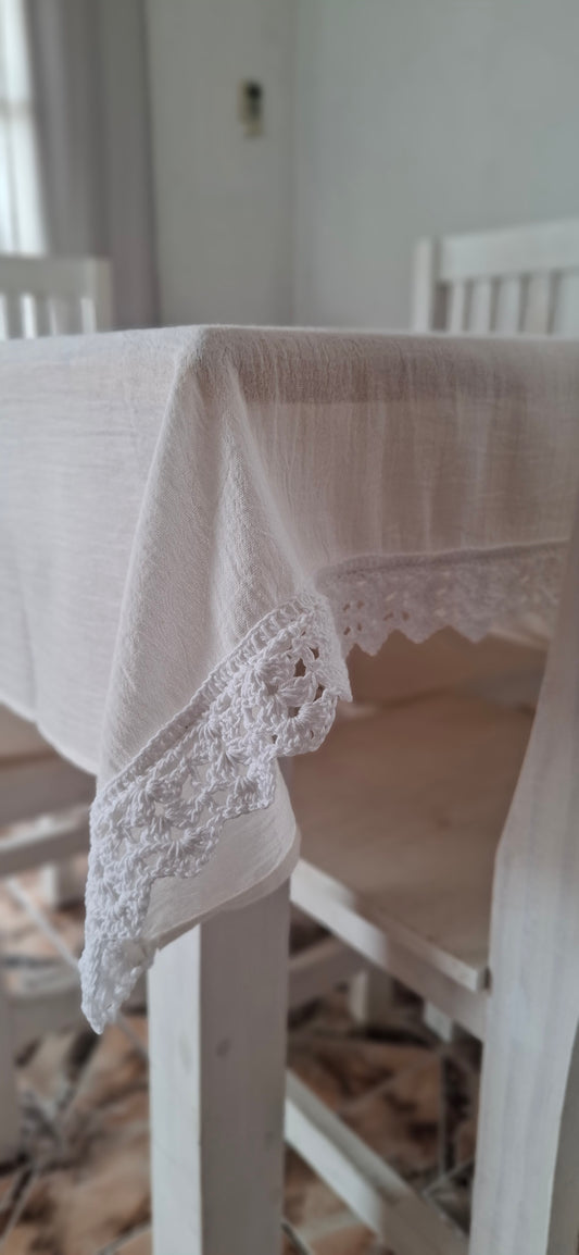 Mantel de gasa de algodón + puntilla a crochet